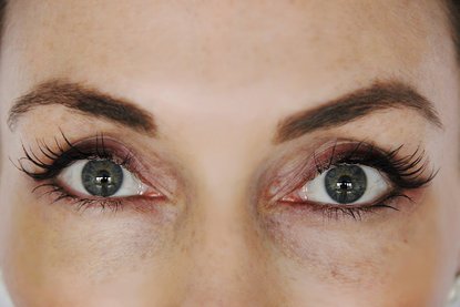 Die Augenpartie einer Frau