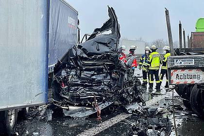 drei tote nach unfall auf a44 bei bad wunnenberg radio hochstift
